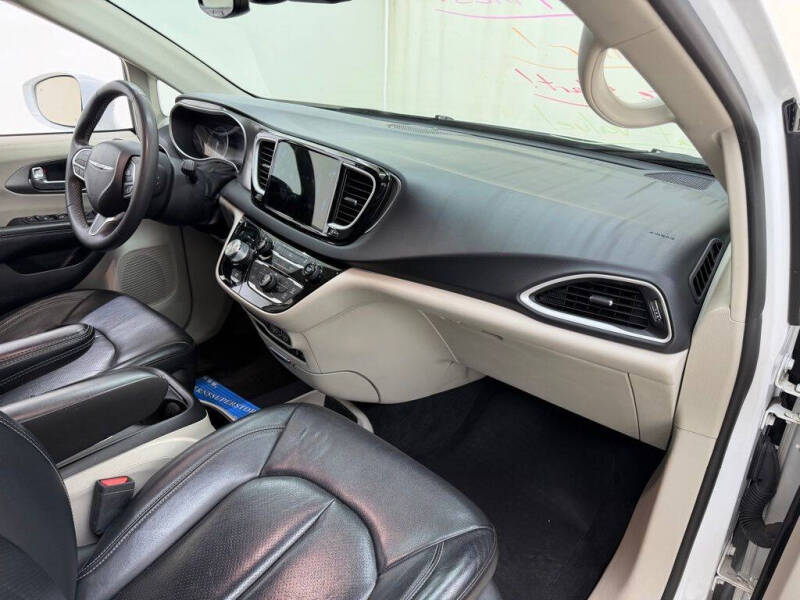 2022 Chrysler Pacifica Touring L
