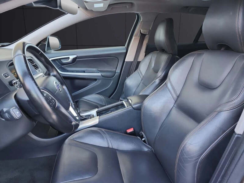 2017 Volvo V60 Cross Country T5 Premier