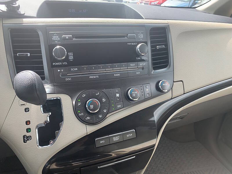 2011 Toyota Sienna LE 7-Passenger