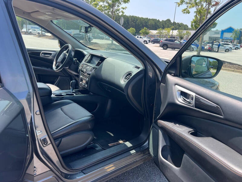2020 Nissan Pathfinder SV