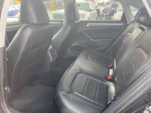 2017 Volkswagen Passat 1.8T R-Line