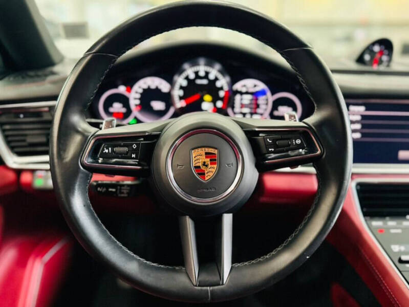2022 Porsche Panamera 4 Platinum Edition