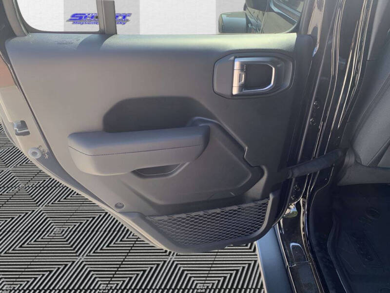 2024 Jeep Gladiator Sport