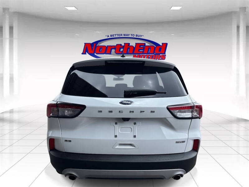 2022 Ford Escape Hybrid SE