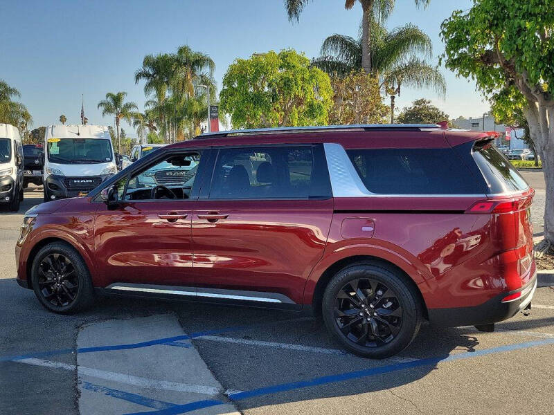 2024 Kia Carnival SX