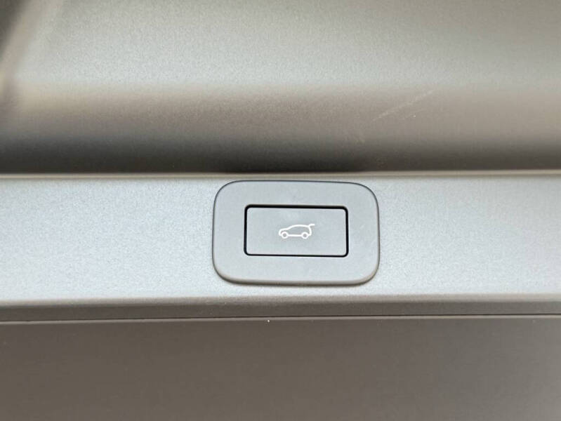 2025 Land Rover Range Rover P550e SE