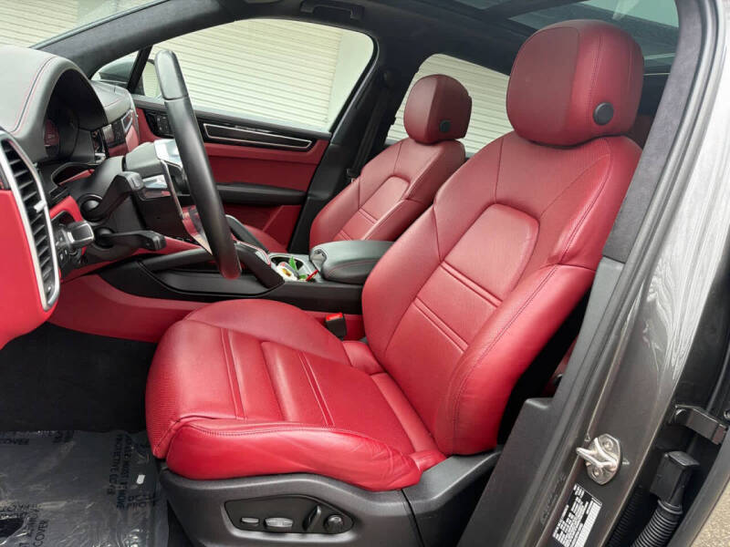 2023 Porsche Cayenne GTS