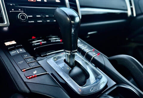 2017 Porsche Cayenne Platinum Edition