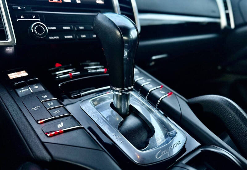 2017 Porsche Cayenne Platinum Edition