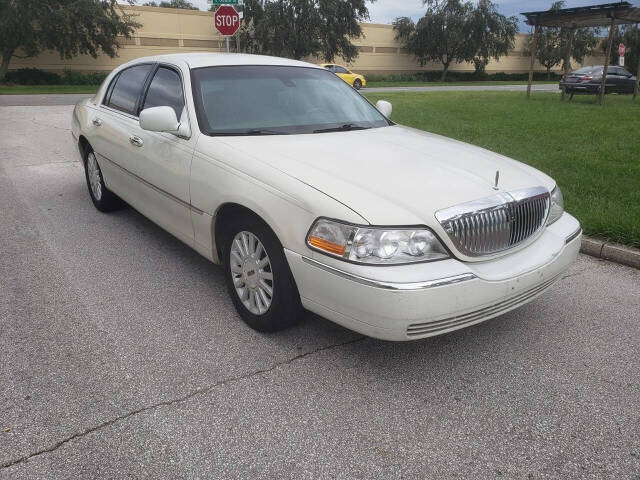 2003 Lincoln Town Car for sale at We Buy & Sell Cars Inc in Orlando, FL