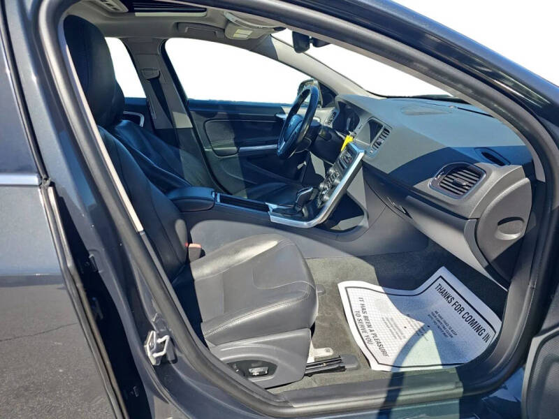 2015 Volvo S60 T5 Drive-E Platinum