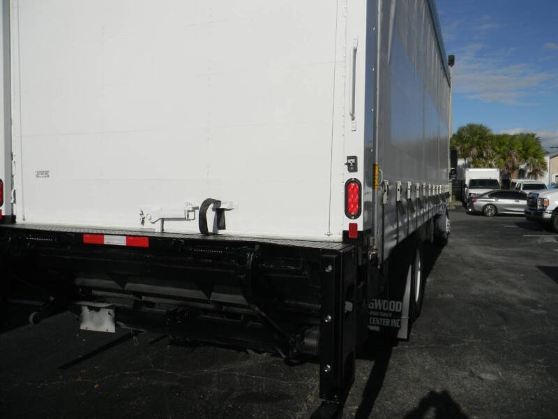 2019 Freightliner M2 106