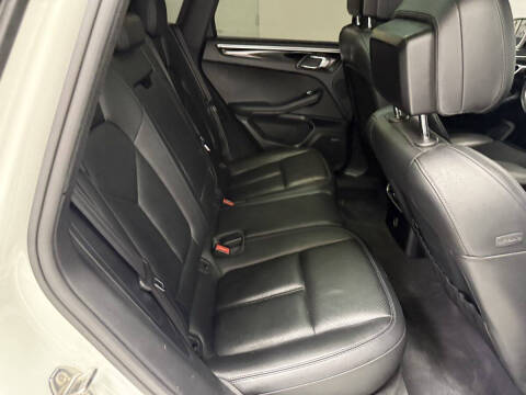 2017 Porsche Macan