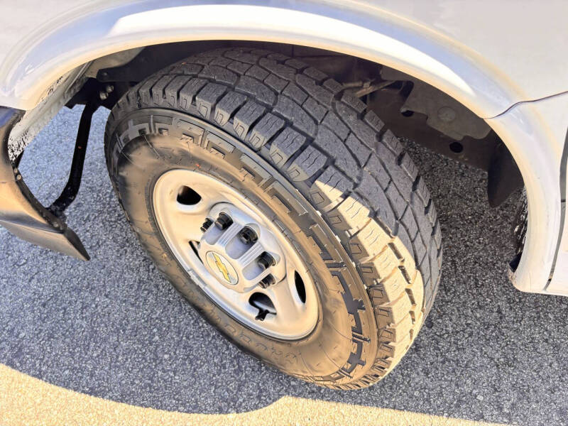 2023 Chevrolet Express 2500