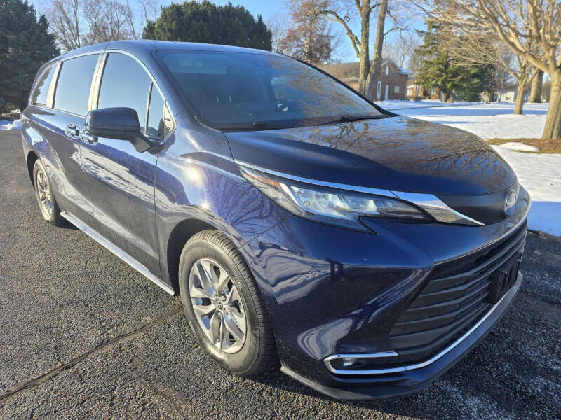 2022 Toyota Sienna XLE's photo