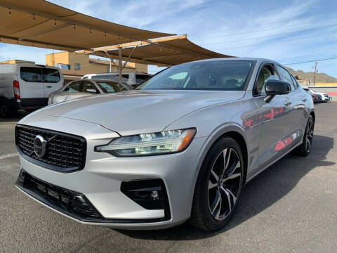 2023 Volvo S60 B5 Plus Dark Theme