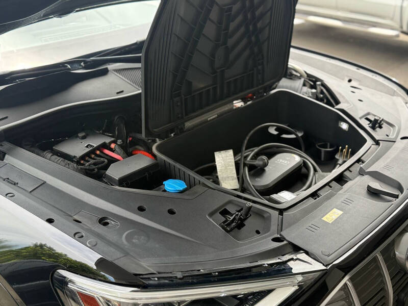 2019 Audi e-tron quattro Premium Plus