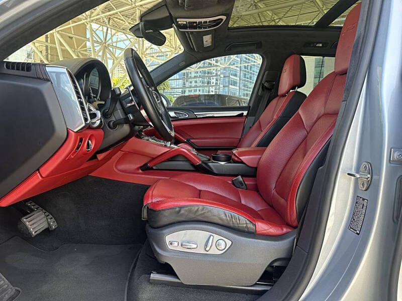 2016 Porsche Cayenne GTS
