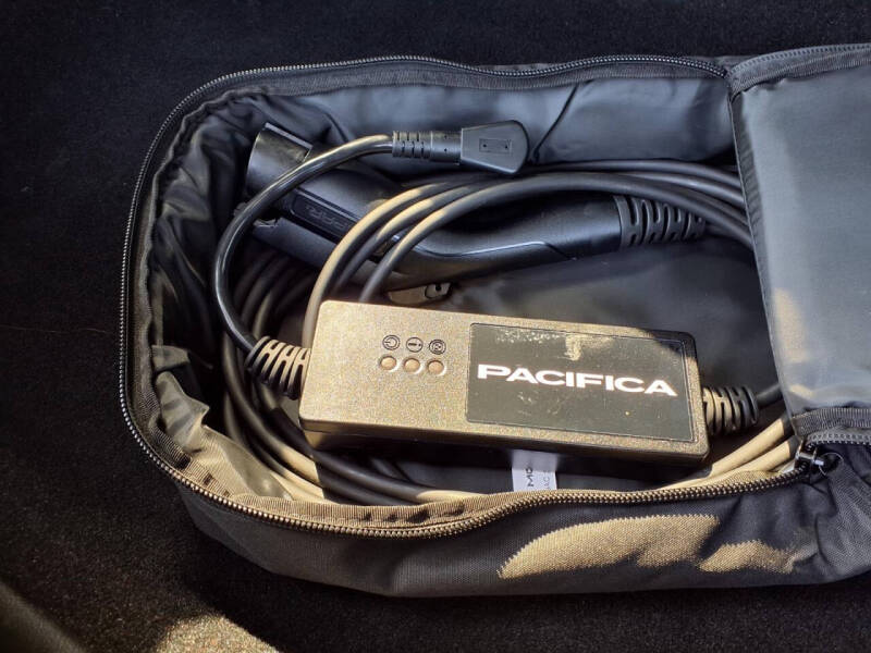 2024 Chrysler Pacifica Plug-In Hybrid Select