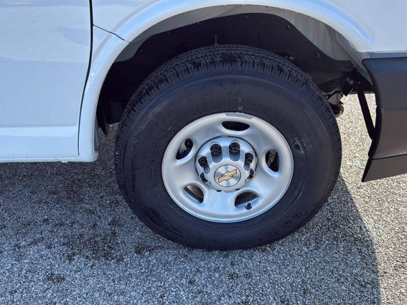 2025 Chevrolet Express 2500