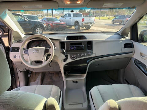 2012 Toyota Sienna Base 7-Passenger