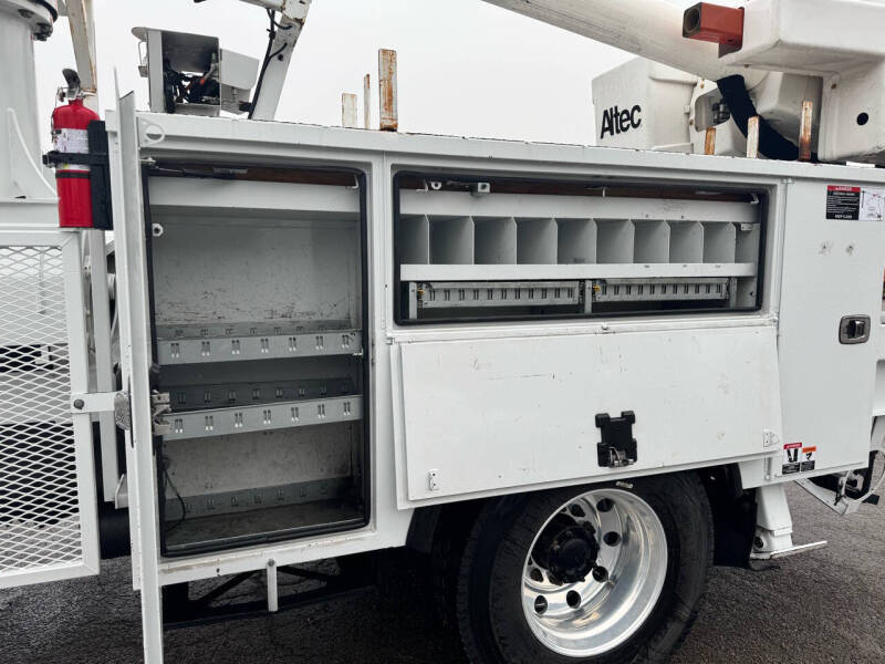 2018 Freightliner M2 106
