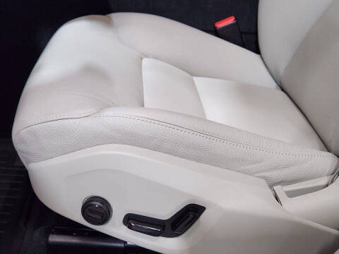 2023 Volvo XC60 Recharge T8 Plus Bright Theme