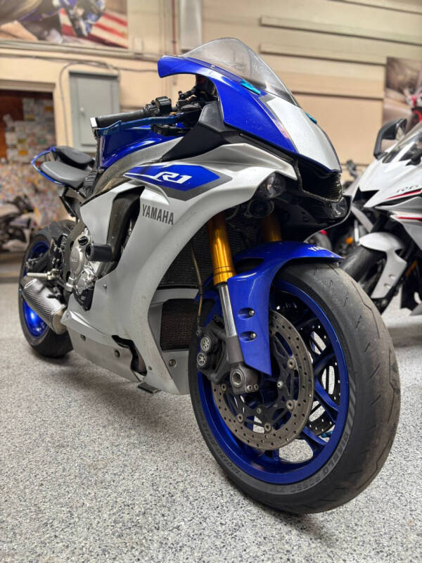 2015 Yamaha YZF-R1