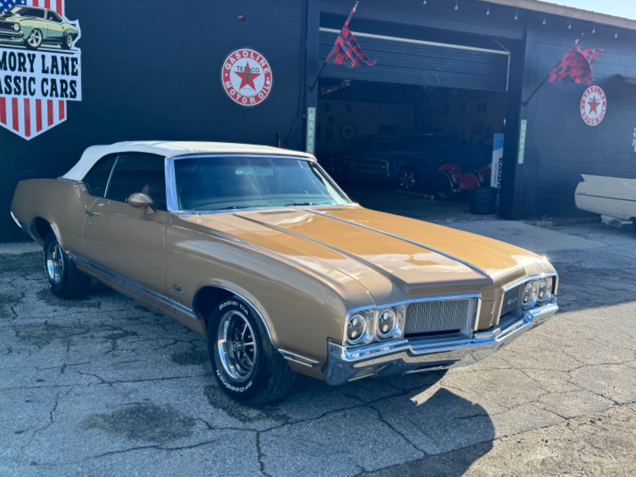 1970 Oldsmobile Cutlass Supreme for sale at Memory Lane Classic Cars in Bushnell, FL