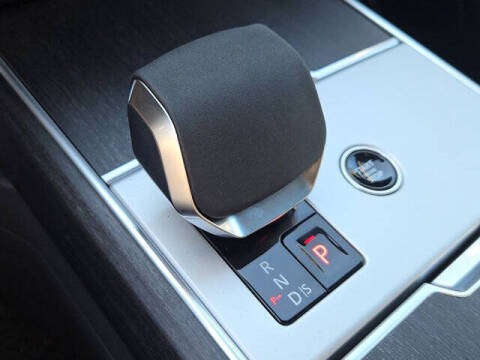 2025 Land Rover Range Rover P400 SE