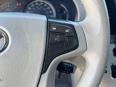 2013 Toyota Sienna LE 8-Passenger