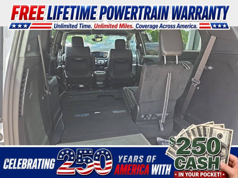 2027 Chrysler Pacifica Select