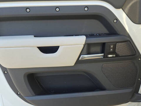 2024 Land Rover Defender 110 P400 X-Dynamic SE