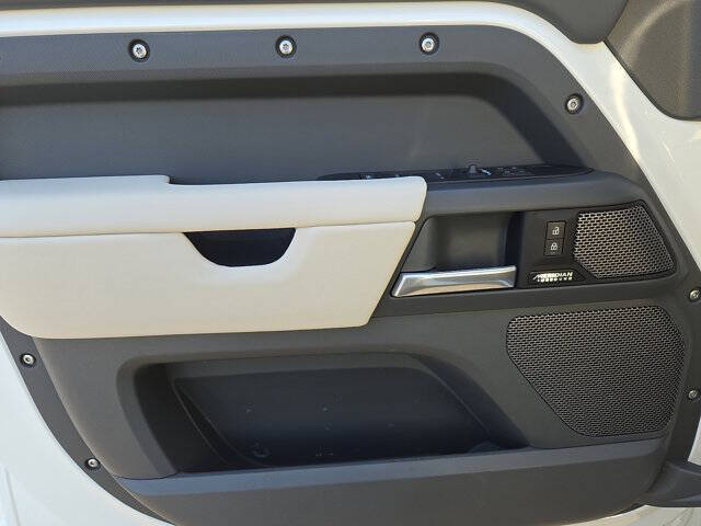 2024 Land Rover Defender 110 P400 X-Dynamic SE