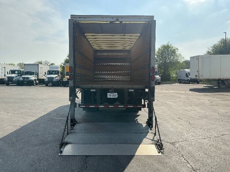 2017 Freightliner M2 106