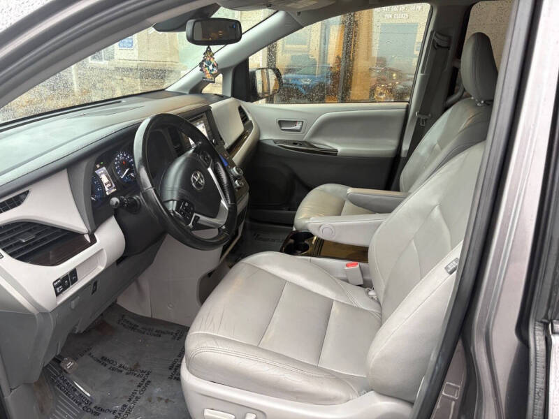 2018 Toyota Sienna XLE Premium 7-Passenger