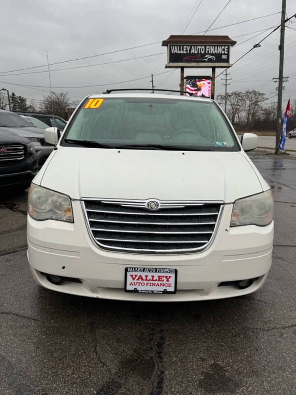 2010 Chrysler Town & Country Touring photo 2