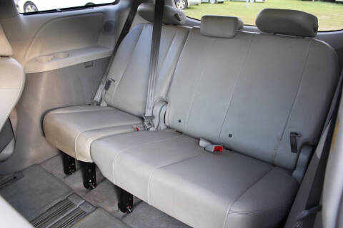 2011 Toyota Sienna XLE 7-Passenger Auto Access Seat