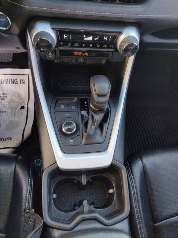 2022 Toyota RAV4 Hybrid XLE