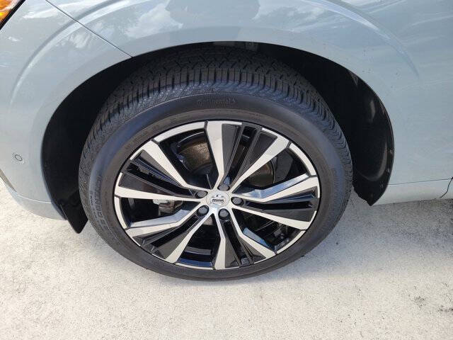 2024 Volvo XC60 B5 Plus Dark Theme