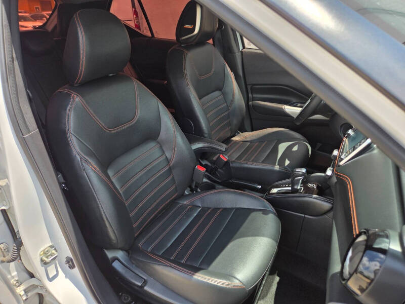 2020 Nissan Kicks SR