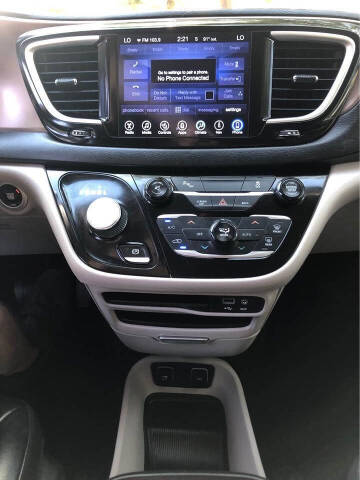 2017 Chrysler Pacifica Touring-L