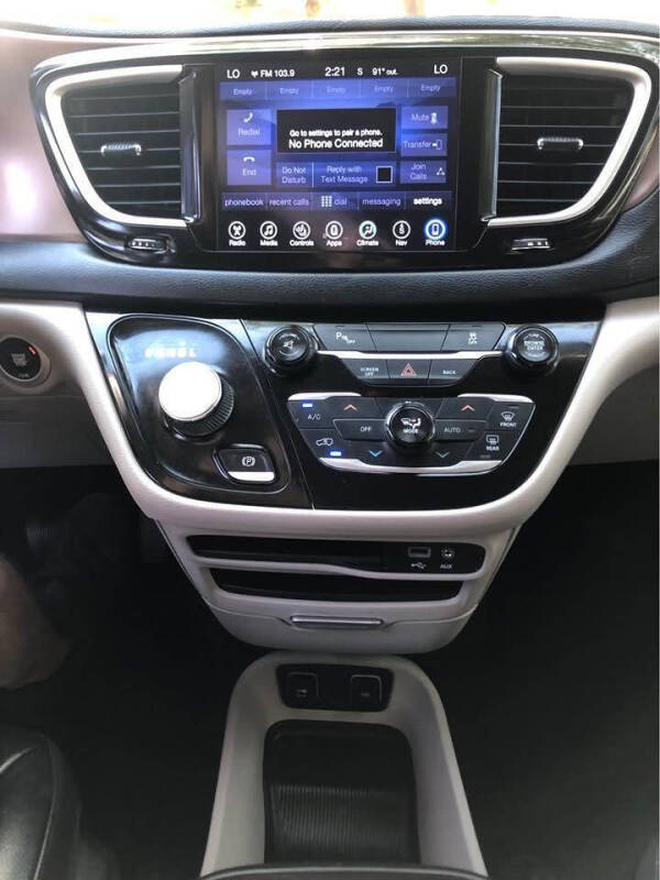 2017 Chrysler Pacifica Touring-L