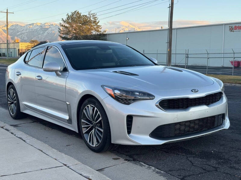 2018 Kia Stinger Premium's photo