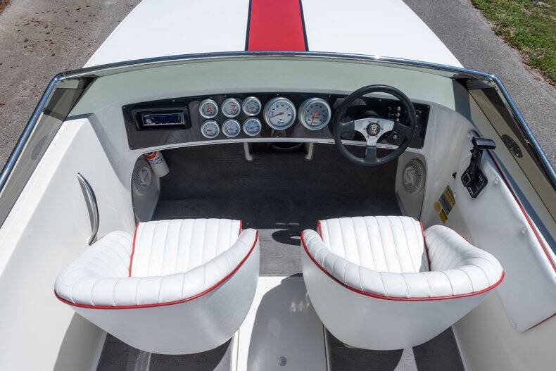 1994 Donzi Marine Classic 22