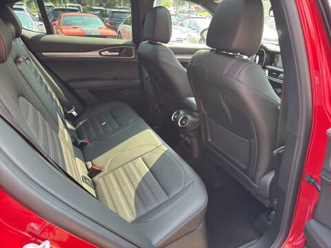 2025 Alfa Romeo Stelvio Intensa