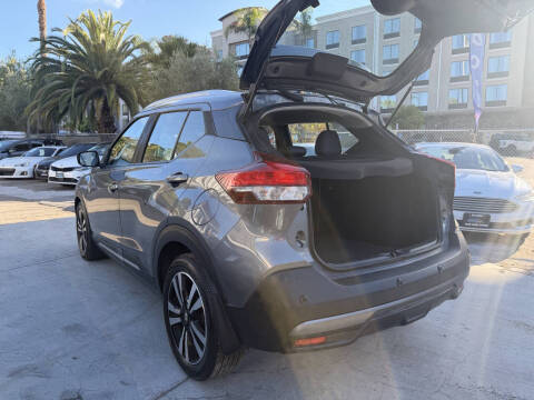 2020 Nissan Kicks SR