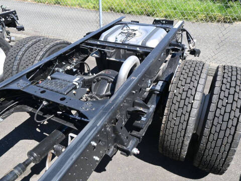 2024 Isuzu NPR HD 1F2