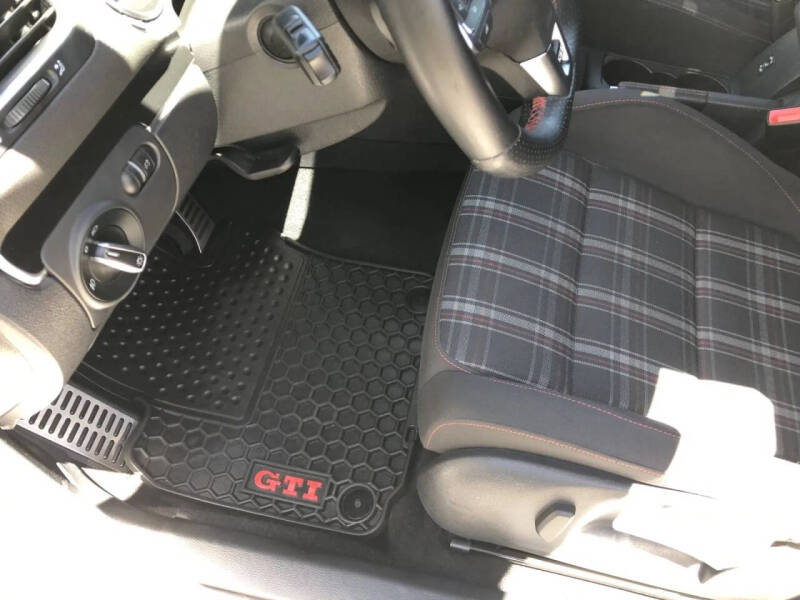 2013 Volkswagen GTI Wolfsburg Edition