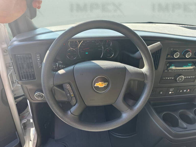 2025 Chevrolet Express LT 3500